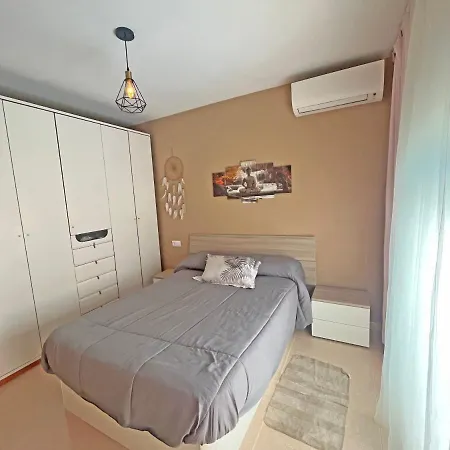 Casa En Vilafortuny Con Barbacoa Piscina Comunitaria Holiday home Cambrils